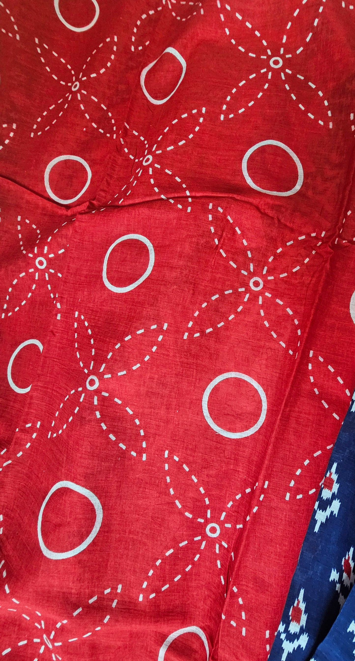 Mul Mul Cotton Saree | Leaf bhutta in white and red 1