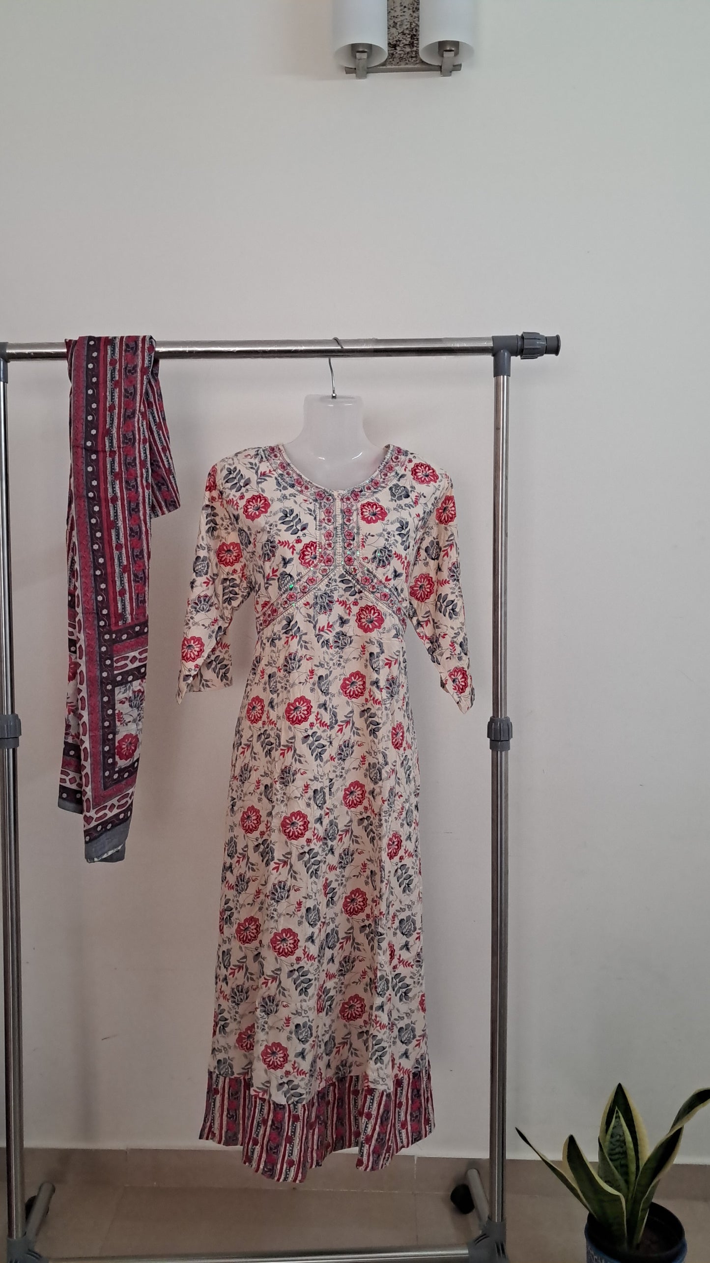 Women Anarkali | Cream color Alia cut anarkali with dupatta