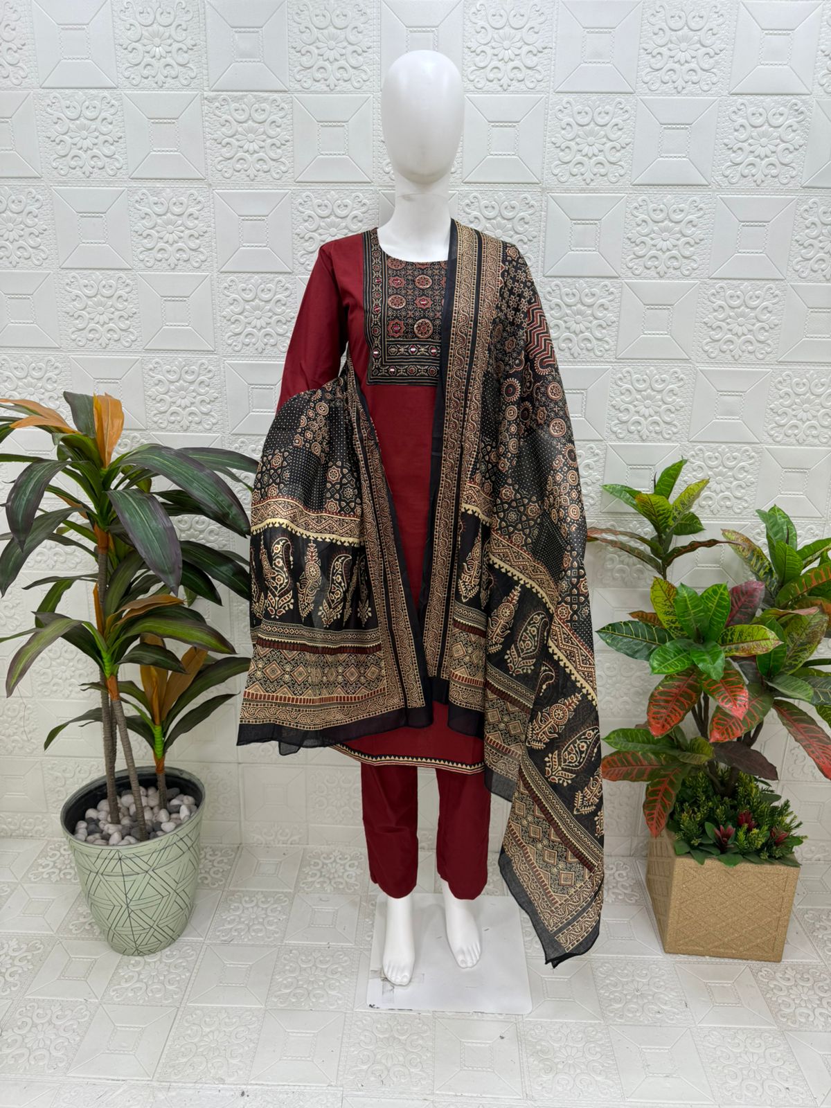 Women kurti with pant and dupatta |Maroon circle print sets | Dabuset