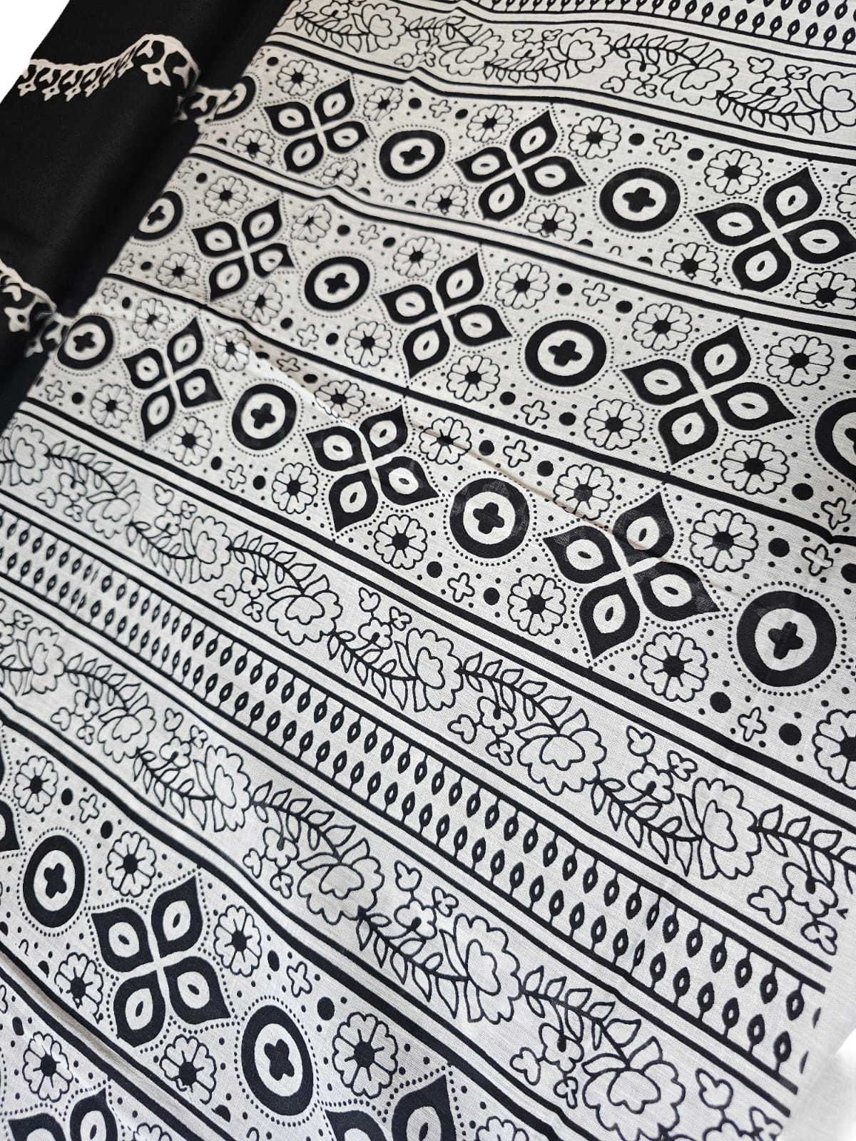 Mul Mul Cotton Saree | Lace bhutta in black