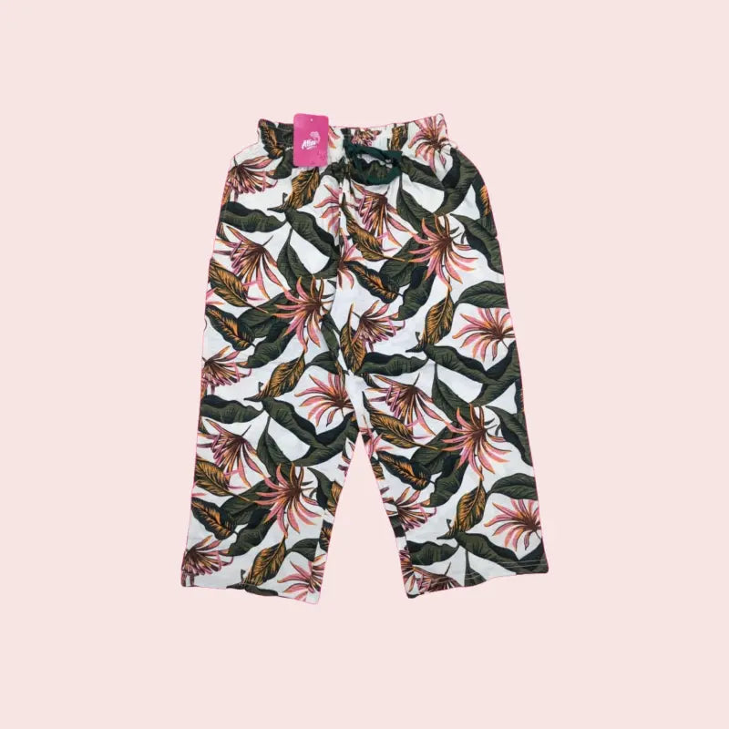 Women Capri Pant |Big Flowers and leaves in white | CAPRIS
