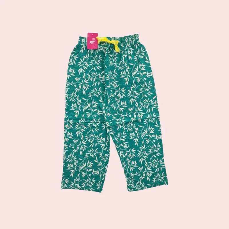 Women Capri Pant | Small leaves in green | CAPRIS