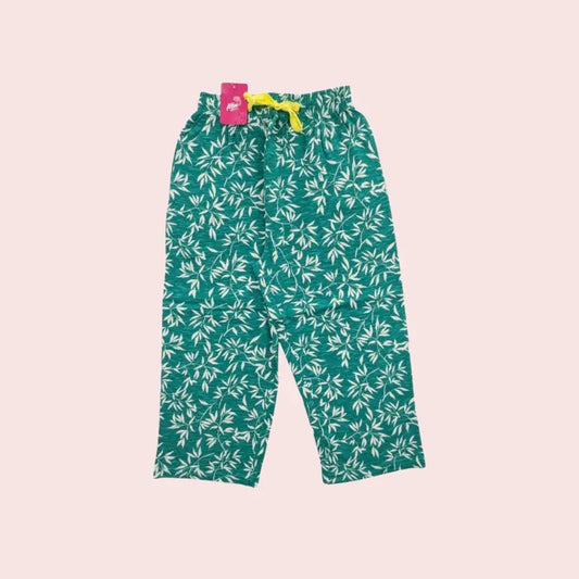 Women Capri Pant | Small leaves in green | CAPRIS