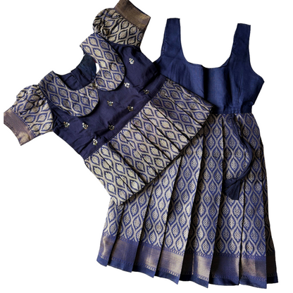 peter pan collar pattu paavadai